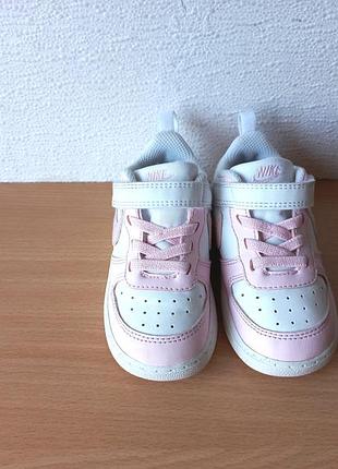 Суперовые кроссовки nike 23,5 р. стелька 14,8 см.