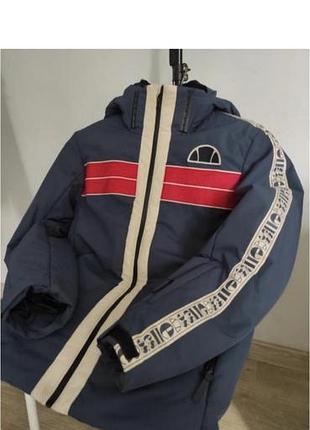 Чоловіча гірськолижна куртка ellesse sartory ski jacket в синьо-червоному кольорі.