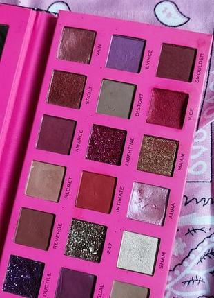 Палетка тіней revolution pro new neutral passion palette (18 відтінків)