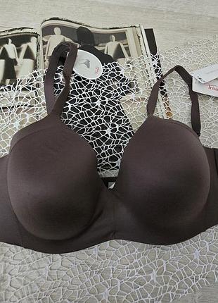Бюст гладкий на тонком поролоне без косточек triumph padded bra 3d breeze foam