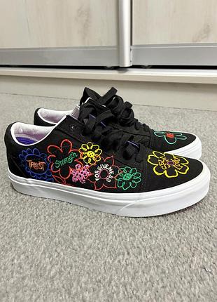 Жіночі чорні кеди vans з вишивкою