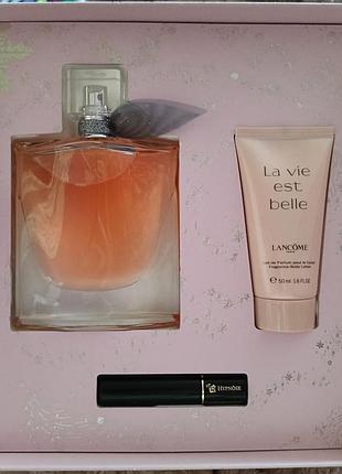Подарочный набор lancôme la vie est belle парфюмерная вода eau de parfum 100мл парфюмированный лосьон lait pour le corps 50 мл тушь 2 мл hypnôse