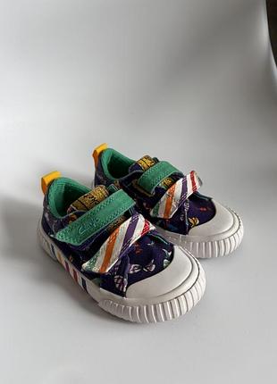 Дитячи кеди в гарному стані clarks
