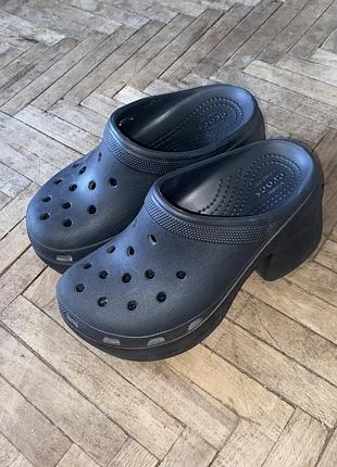Crocs siren clog