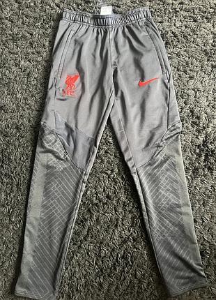 Спортивні штани nike 8-9 років