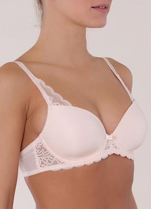 Бюст с кружевом на косточках и тонком поролоне triumph padded bra
