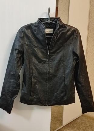 Кожаная куртка р. xs-s ( пог 45, рукав 60, плечи 38)