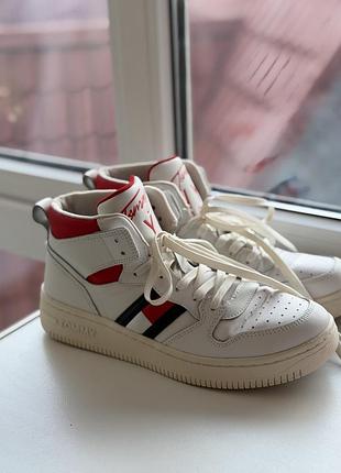 Жіночі кросівки tommy jeans розмір 38