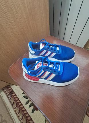 Кросівки унісекс adidas сині з білими смужками, довжина устілки 17,5 см