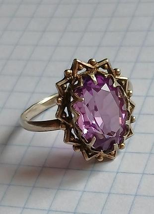 Кольцо серебро ссср проба  875 большой яркий  камень. очень красивое. подарок женщине.