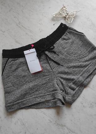 Женские трикотажные шорты bershka. испания