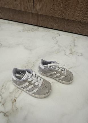 Кросівки adidas