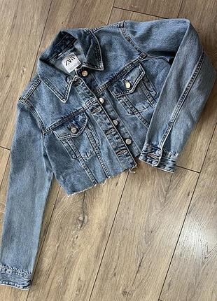 Джинсова куртка вкорочена  zara нова