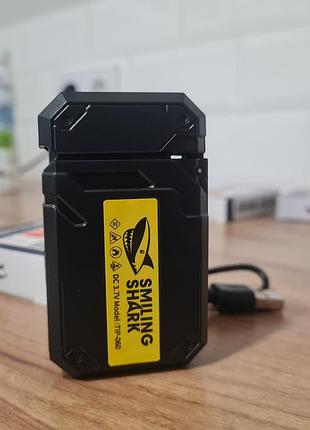 Зажигалка с фонариком.