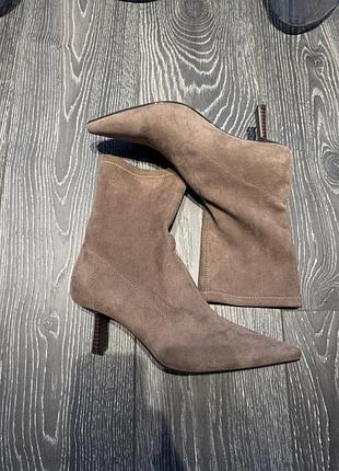 Стильні ботильйони bershka на kitten heel