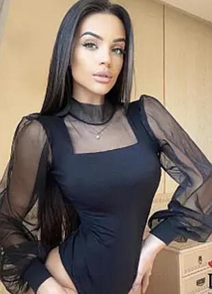 Елегантна чорна блузка з прозорими рукавами та фатином