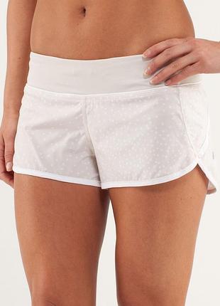 Жіночі бігові шорти lululemon run: speed short (petit dot dune / white) — розмір 2.