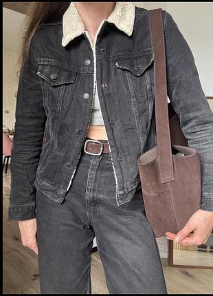 Джинсова куртка з овчиною levi’s,ідеальний стан,прекрасна база