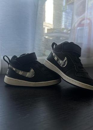 Продам дитячі кросівки nike 👟