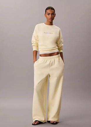 Костюм  новий calvin klein s