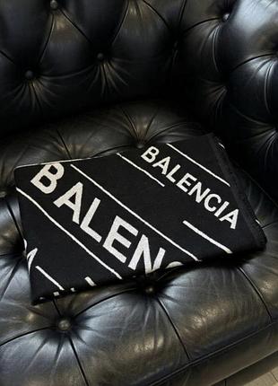 Жіночий чорно білий шарф-палантин в стилі balenciaga
