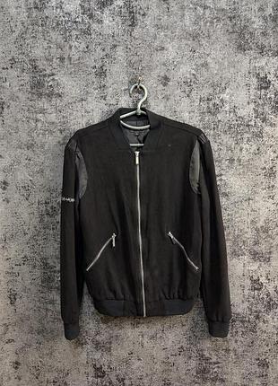 Замшевий бомбер manière de voir