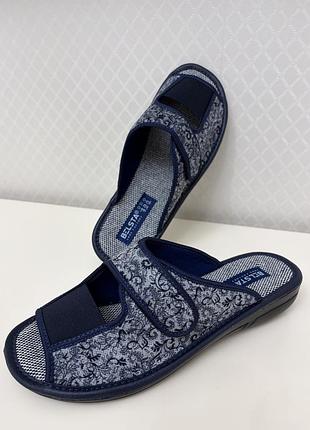 Жіночі тапочки з відкритими пальцями на танкетці та липучці белста.
