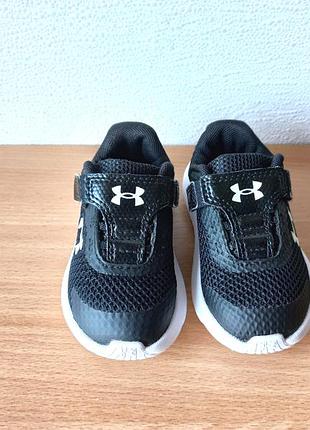 Классные кроссовки under armour 21 р. стелька 13,3 см.