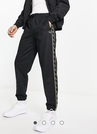 Чорні стильні штани fred perry