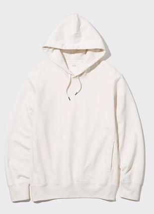 Хлопковое худи от бренда uniqlo с объемным капюшоном и шнурками.