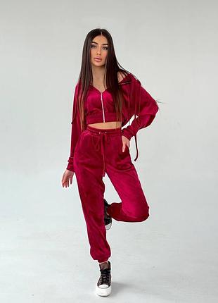 Женский костюм