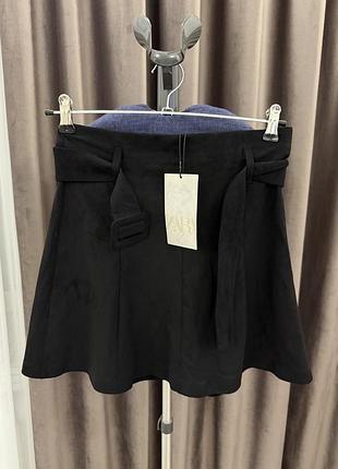 Новенька замшева спідничка від zara з біркою, розмір xs, чорна