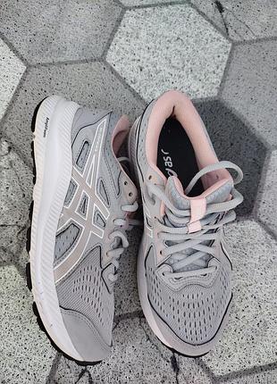 Женские беговые кроссовки asics