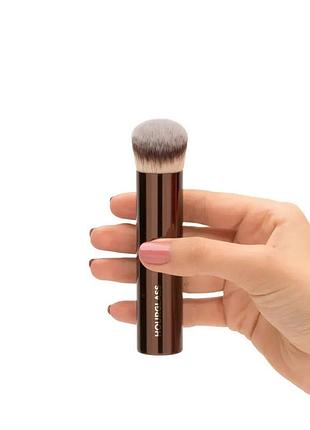 Пензлик hourglass brush vanish для тональної основи