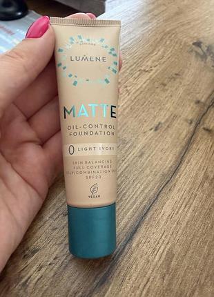 Lumene матувальна тональна основа spf20