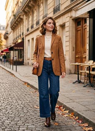 Коричневый пиджак от mango collection.