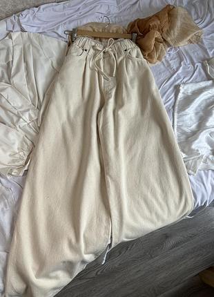 Джинси бежевого кольору від zara