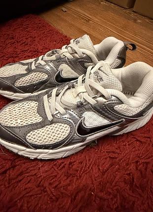 Кросівки дитячі / підліткові nike (сріблясто-білі)