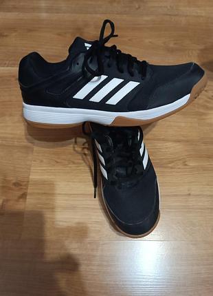 Чоловічі спортивні кросівки в спортзал adidas з гумовою підошвою