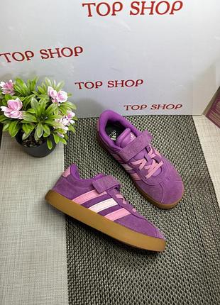 Оригінальні кросівки на липучці adidas