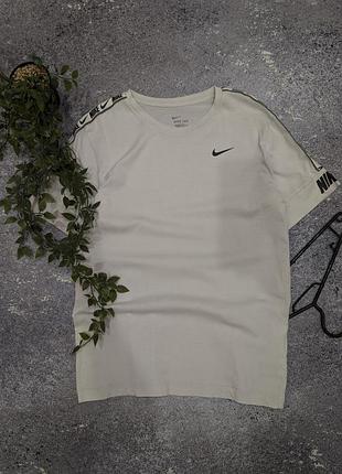 Топова спортивна футболка nike dri-fit
