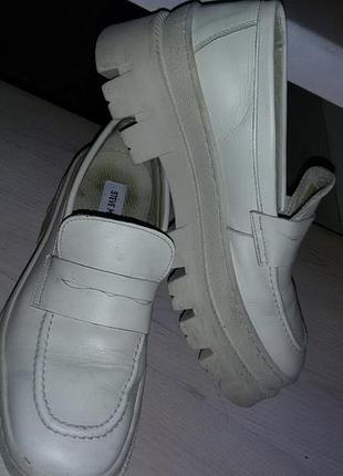 Steve madden (usa)- білі шкіряні лофери р.39 (25,8 см)