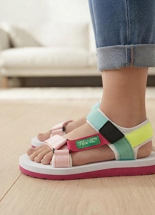United colors of benetton яркие сандалии босоножки на лето