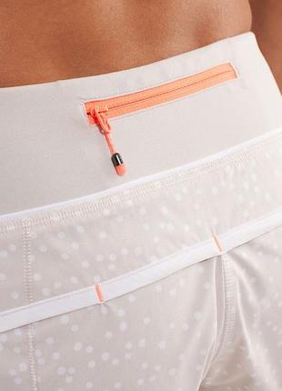 Бігові шорти lululemon run: speed short (petit dot dune / white) — розмір 2. 7