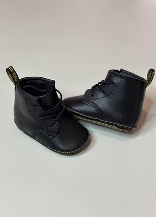 Dr. martens крутые оригинальные кожаные новые пинетки сапожечки унисекс