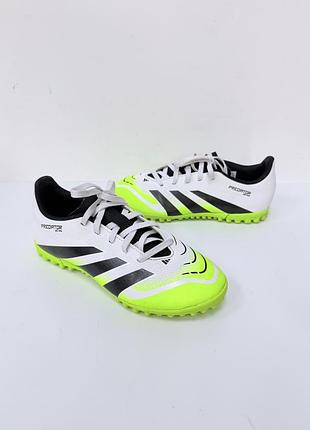 Взуття для футболу adidas