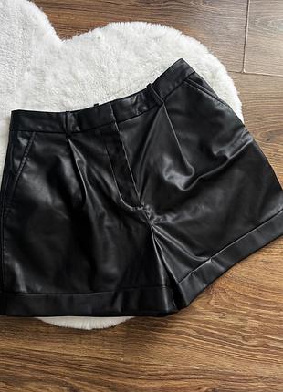 Шкіряні шорти zara 🖤💕 m розмір