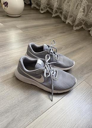 Кросівки nike 37 розмір оригінал