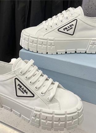 Жіночі кеди prada