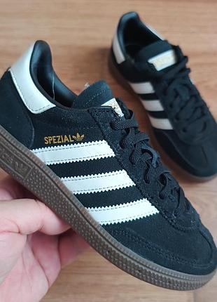 Оригинальные кожаные adidas spezial 
p33 длина стельки по факту 21см